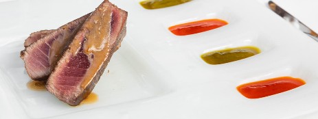 Dal 1999 Tagliata di Tonno con Marmellata di Peperoni Dal 1999 Tagliata di Tonno con Marmellata di Peperoni